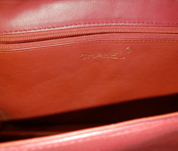Sold in Consignment!! Chanel Vintage Red - Picture 4 of 8
